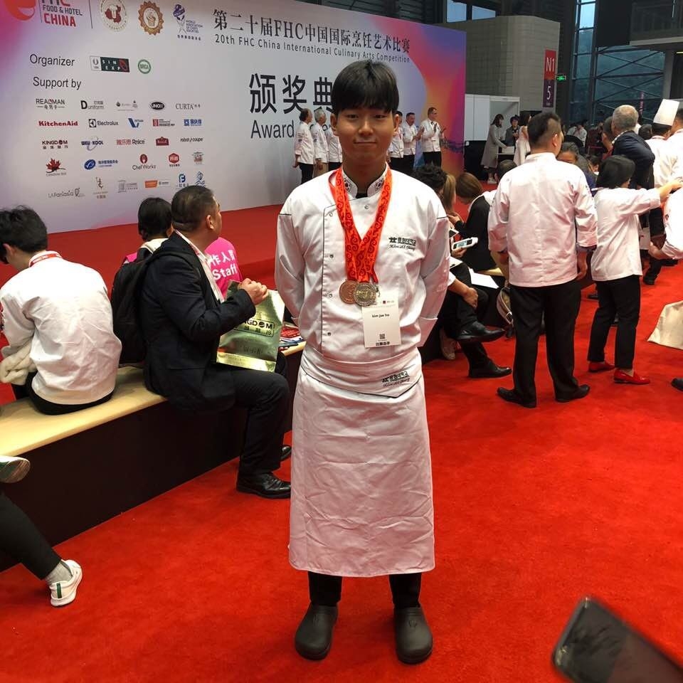 김재호씨(식품영양외식학부 호텔외식조리전공1)가 '2018 상하이 국제 요리 대회'에 참가한 모습을 촬영했다.