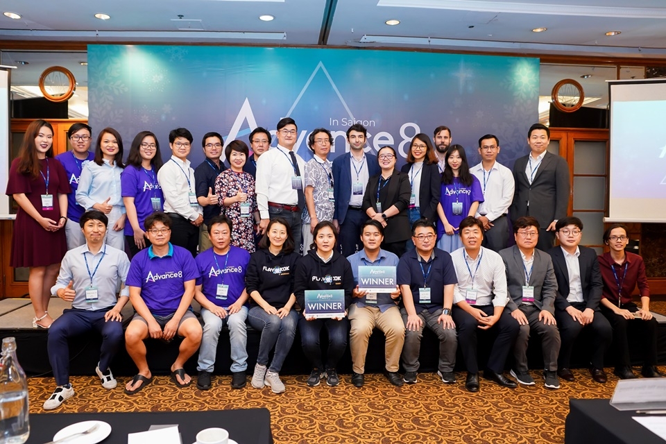 대구대 창업지원단이 16일 베트남 호치민시에서 이노캠퍼스 액셀러레이팅 사업의 지원을 받은 창업기업들이 2018 이노캠퍼스 엑셀러레이팅 Advance 8 in saigon에서 투자유치 발표를 마치고 기념사진을 촬영하고 있다.