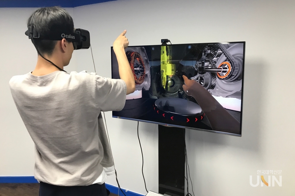 코리아텍은 학부생뿐 아니라 재직자, 구직자 등의 학습 역량 강화를 위해 가상현실(VR), 증강현실(AR) 트랙을 운영하고 있다.