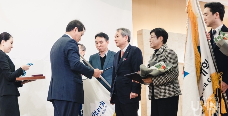 한국대학사회봉사협의회가 '농촌재능나눔 대상' 시상식에서 국무총리 표창을 수상했다.