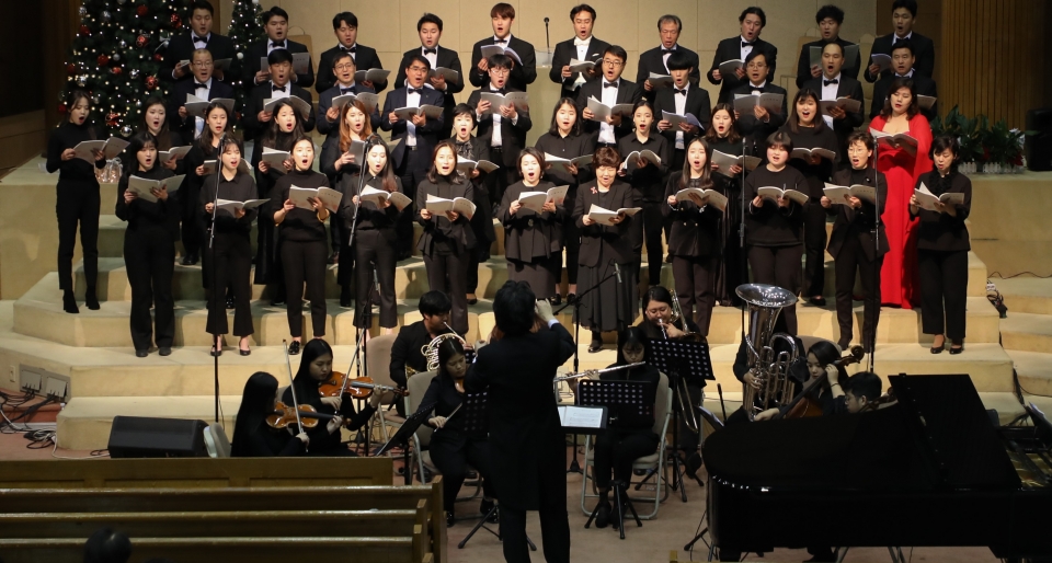 12일 신부산교회에서 입양 아동 및 미혼모를 위한 자선음악회가 열렸다.