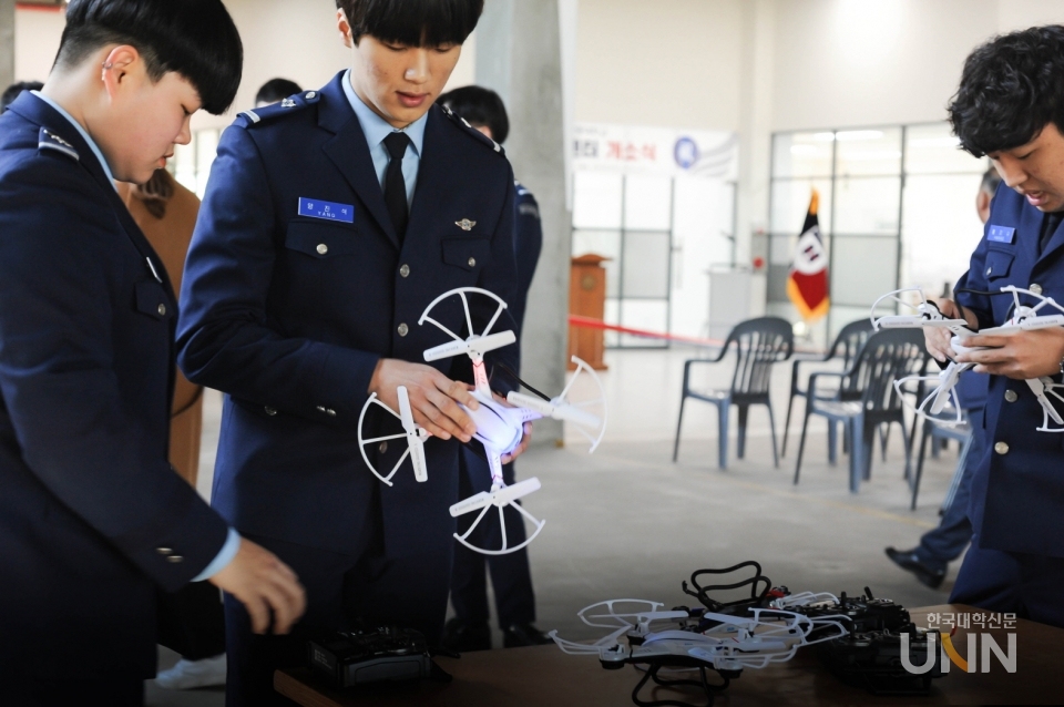 경북전문대학교의 K-Drone센터는 드론관련 각종 시설과 교육·산업용 드론 등 첨단시설을 갖췄다.