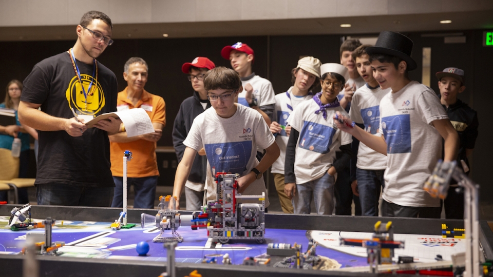 애리조나 FIRST LEGO League에 참가한 학생들
