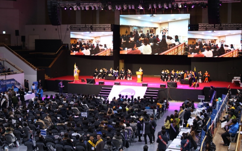 지난 23일 오후 KBS아레나홀에서 개최한 서울디지털대 입학식에서 김재홍 총장이 축사를 하고 있다.[사진=서울디지털대]