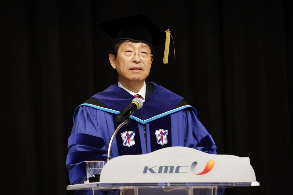 박승호 총장이 취임사를 하고 있다.
