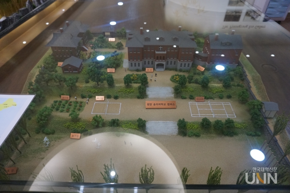 숭의여자대학교 역사관에 전시돼 있는 평양 숭의여학교 캠퍼스 모형. (사진=허지은 기자)