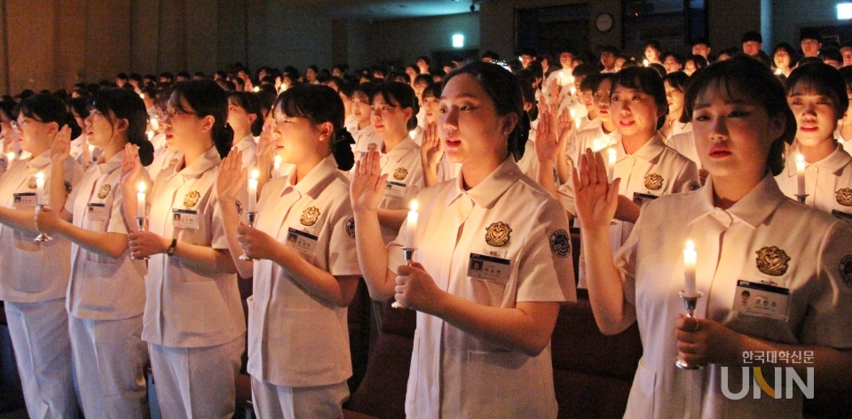 영남이공대학교 나이팅게일 선서식에 참여한 간호학과 192명의 학생들.