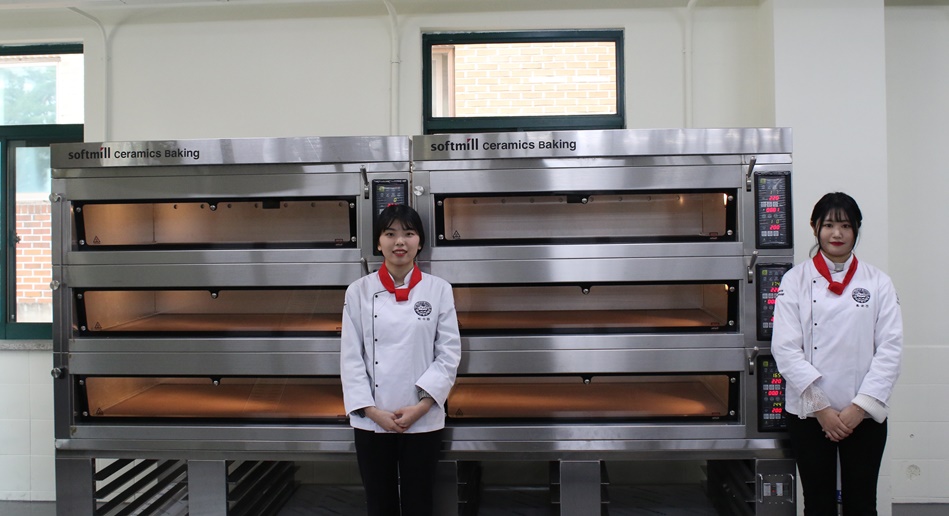 한국관광대학교는 최신식 제과제빵 실습실을  오픈했다.