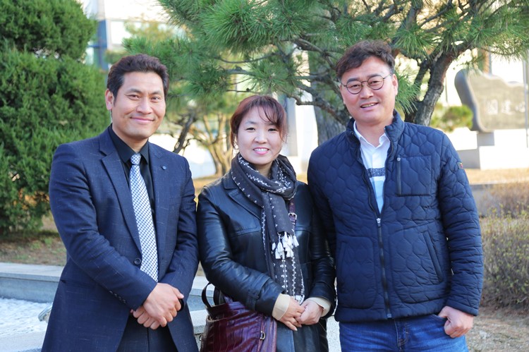 단국대 부동산·건설대학원에 나란히 입학한 김인수·김미라·김왕수씨(왼쪽부터).