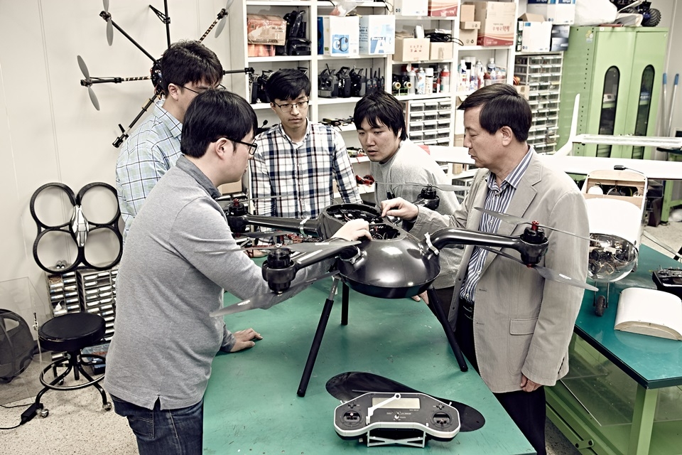 2013년 설립된 한국항공대 첨단무인기연구센터는 최근 주목받고 있는 무인항공기(드론)게 관한 원천기술을 연구·개발에 주력하고 있다.[사진=한국항공대 제공]