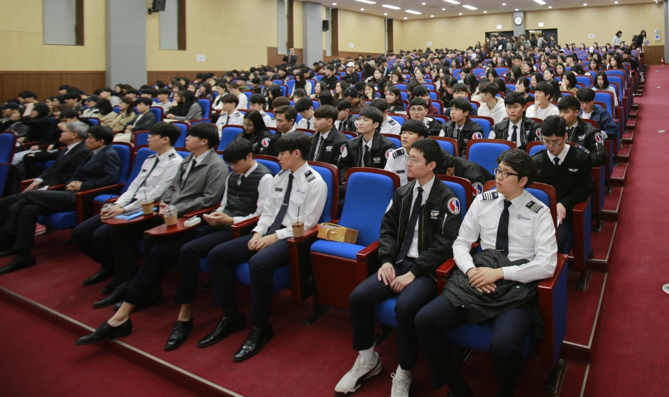 가톨릭관동대가 한국공하공사의 청년 일자리 설명회를 개최했다.