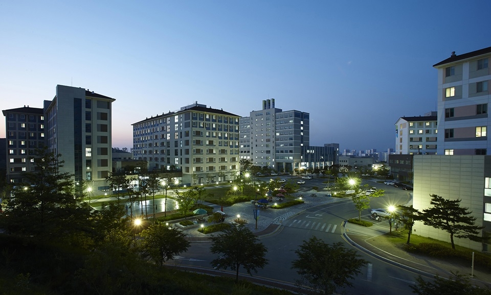 순천향대는 나눔교육 실현을 위해 신입생 2500여 명을 대상으로 희망자 전원에게 1년간 기숙사를 제공하는 ‘SRC(Soonchunhyang Residential College)’를 시행하고 있다.[사진=순천향대 제공]