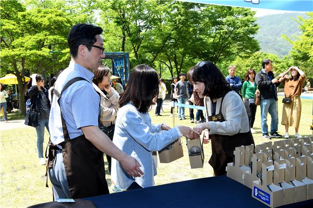 국민대가 11~12일 조형실기대회를 펼쳤다. 대학은 학생들과 학부모들을 위해 커피, 쿠키 등을 대접했다.