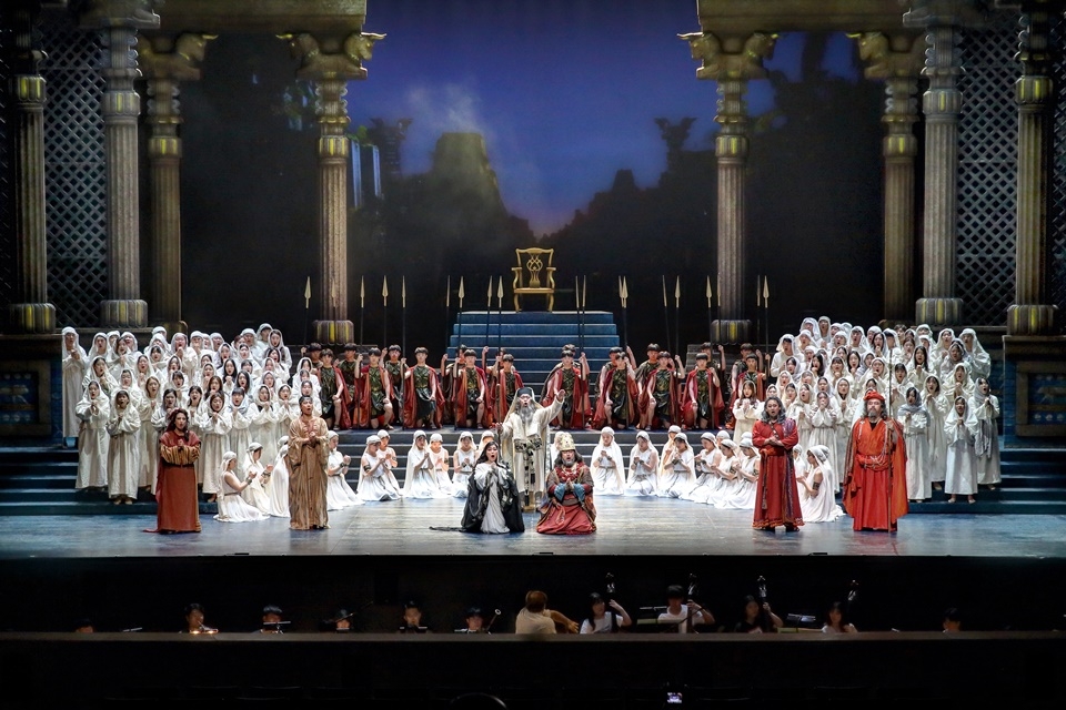 계명대가 창립 120주년 기념 오페라 나부코 공연을 계명아트센터에서 5월 20일부터 3일동안 열렸다. 이번 공연은 계명대 교수, 동문, 재학생으로만 구성돼 계명대 문화예술 역량을 확인할 수 있는 공연이었다.