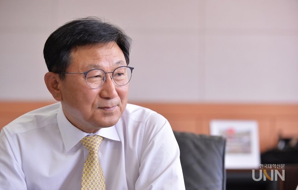 박병완 총장은 자동차 산업의 일자리 전망에 대해 "제조업 쪽 일자리는 줄어들어도 서비스 부분에는 더 많은 인력이 필요해질 것"이라고 말했다. (사진=한명섭 기자)