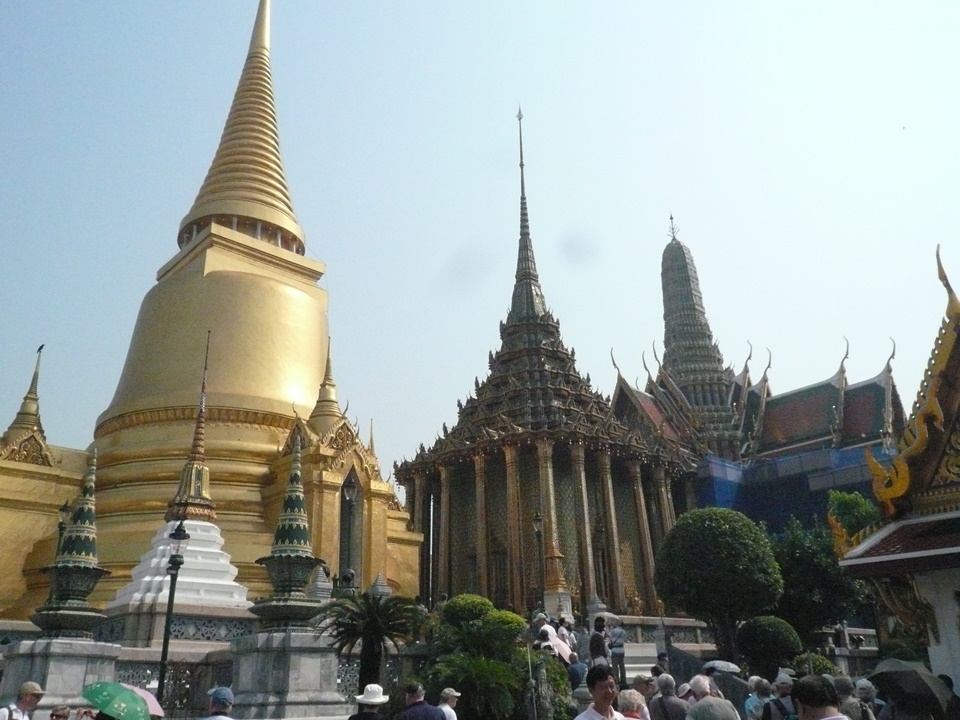 라마2세가 건설한 방콕 왕궁 내 에메랄드 사원.