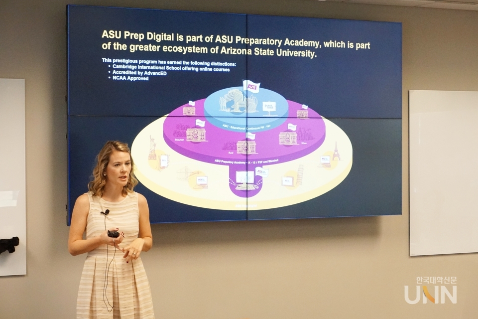 베치 파울러(Betsy Fowler)가 ASU 프렙 디지털에 대해 설명하고 있다. 파울러는 ASU 프렙 디지털 교육과정 개발과 운영을 총괄하고 있다. (사진=김의진 기자)