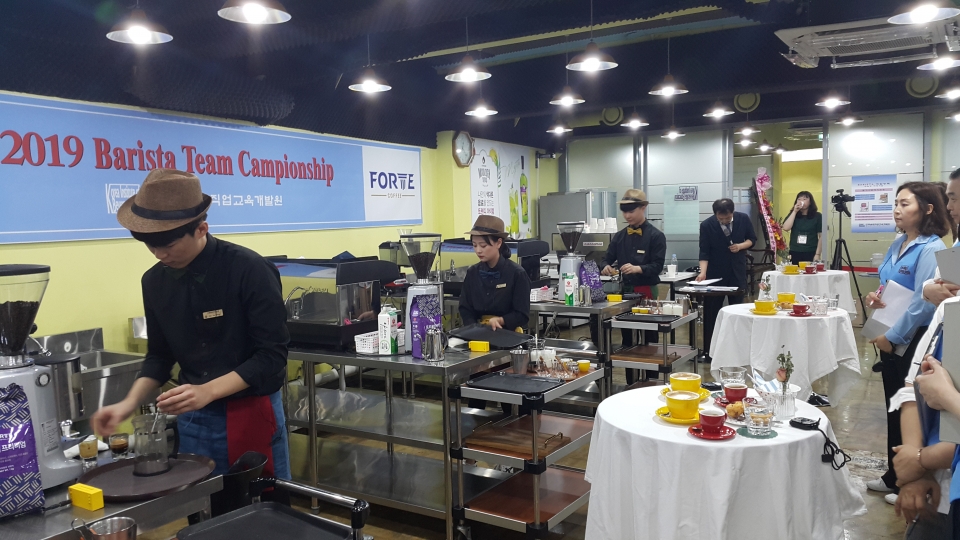 마산대학교 호텔관광바리스타과가 ‘2019 KIBE Barista Team Championship Award’에서 단체전 대상과 금상을 수상했다
