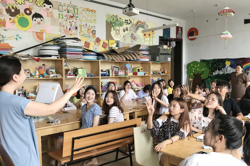 아동학과 교수, 대학원생 등으로 구성된 방문단이 중국 백성사범대학에서 아동교육 노하우를 전수했다.
