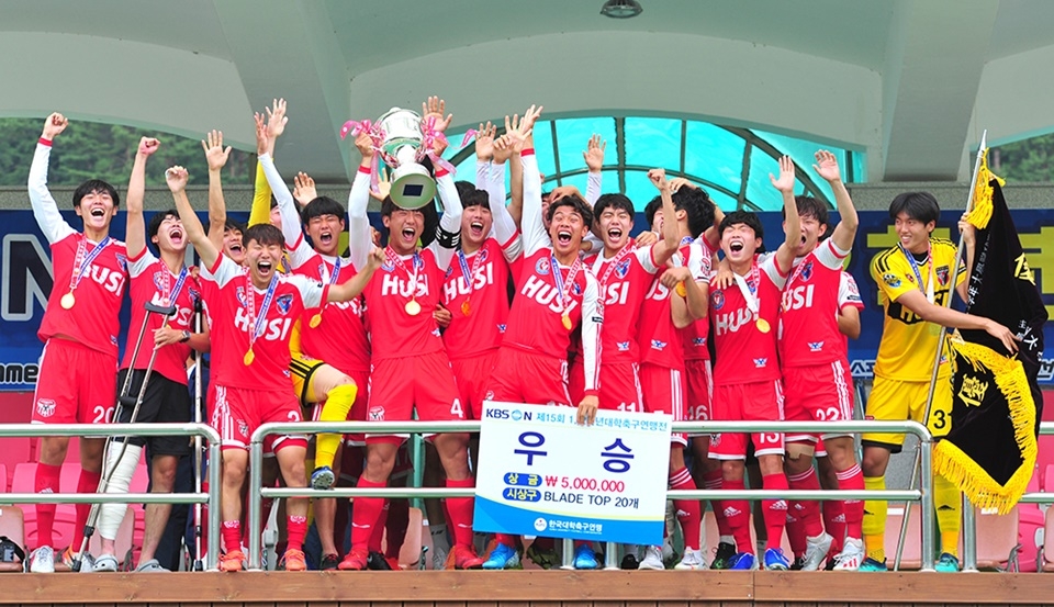 호남대가 ‘2019 KBS N 제15회 1,2학년 대학축구연맹전’ 에서 우승을 차지하며 ‘여덟 번째 전국 제패’의 위업을 달성했다.