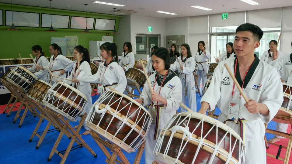 국제언어문화교육원에 재학중인 외국인 유학생들이 K-STAY에 참여해 한국문화를 체험했다.