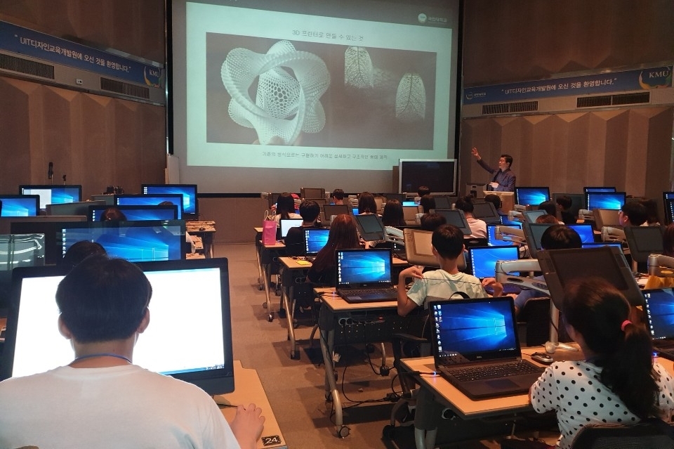 교양대학이 초등학생을 대상으로 3D프린팅 무료교육을 진행했다.