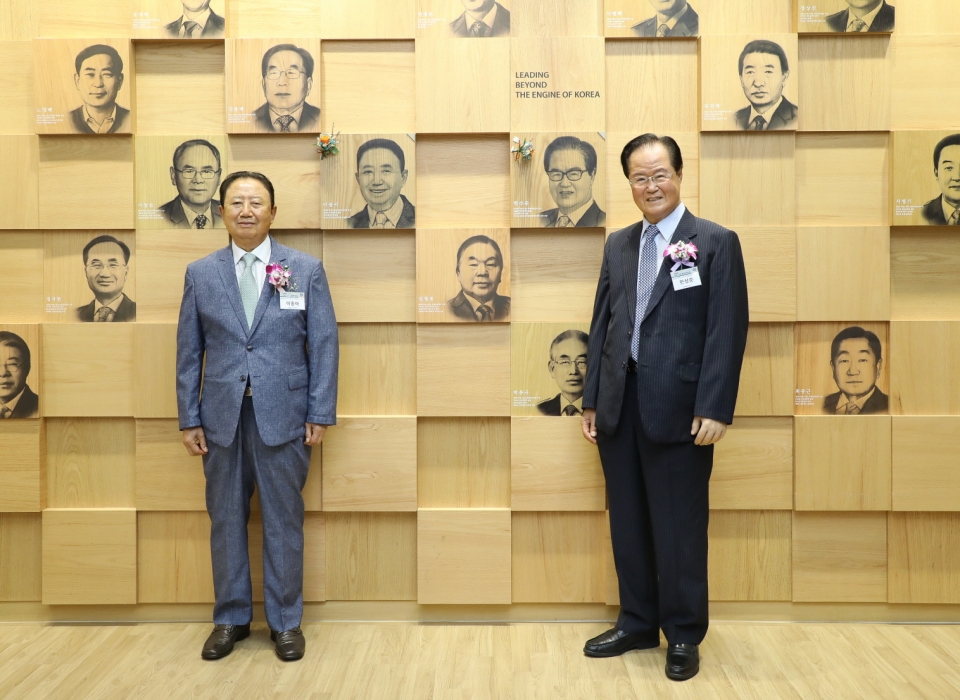 공과대학이 29일 2019 자랑스러운 한양공대인에 이중아 대동시스템 회장(왼쪽)·한상준 금성제어기 회장을 선정했다.