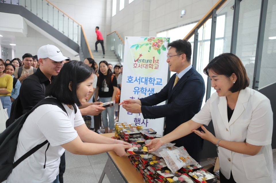 호서대가 추석을 맞아 외국인 유학생들을 대상으로 문화행사를 개최했다.