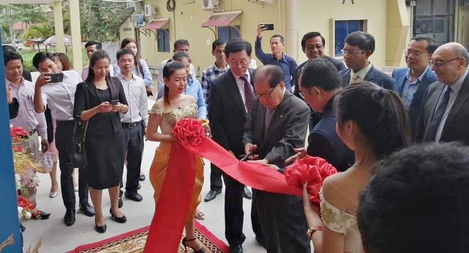 건양사이버대가 18일 캄보디아 산업대학교에서 ‘ICT 기반의 헤어·뷰티 교육 및 훈련 센터’의 개소식을 개최됐다.