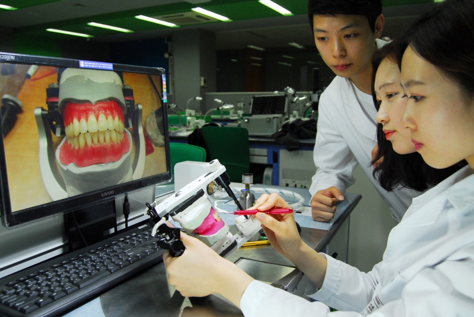 대구보건대학교 치기공과가 최근 5년간 해외우수 덴탈 랩(Dental Lab) 회사에 64명을 취업시켰다.