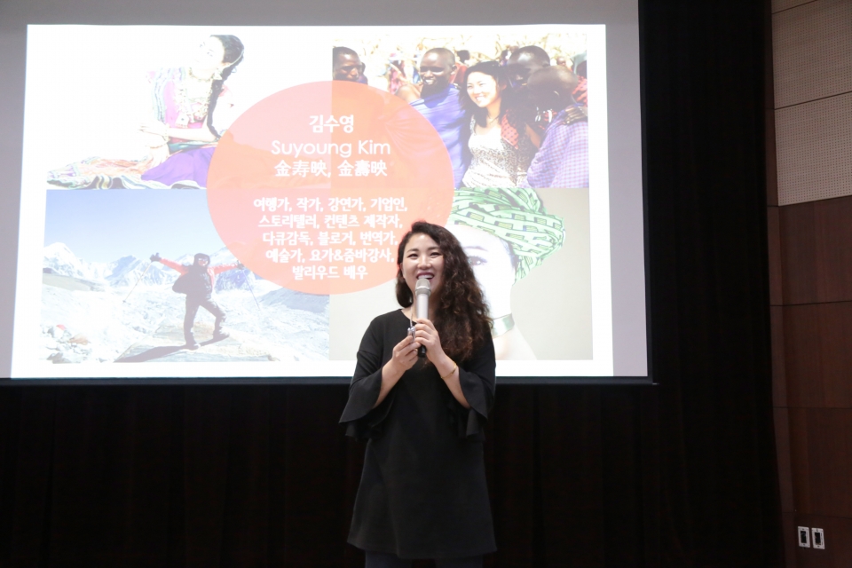 김수영 작가가 금오공대 도서관 북콘서트에서 '당신의 꿈은 무엇입니까'를 주제로 강연을 펼쳤다.