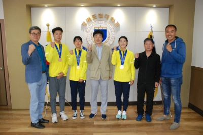 경북도립대학교 생활체육과 학생들이 전국체육대회 육상 종목에서 금,은,동상을 수상했다.