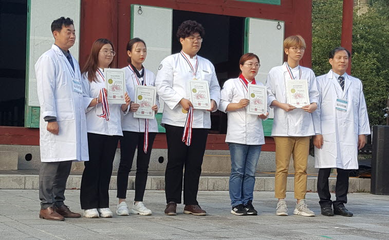 전북과학대학교 호텔외식조리과 학생들이 '제11회 전주비빔밥축제 전국요리경연대회'에서 전원 수상했다.