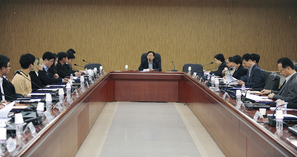 충남대 총추위가 16일 1차 회의를 열었다. 이날 총추위는 내달 28일을 제19대 총장선거일로 정했다.