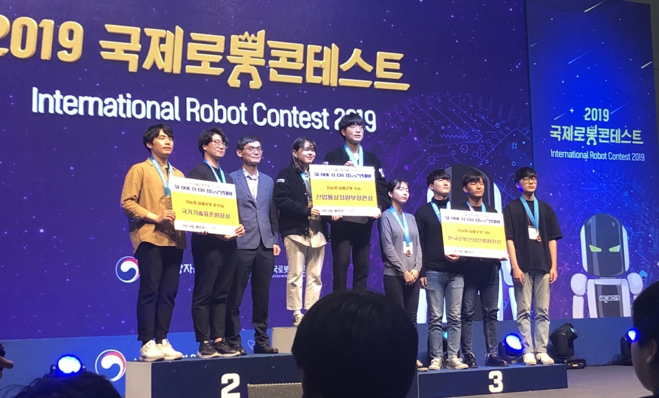 기계공학과 학생들로 구성된 'MECHA' 팀이 2019 국제로봇콘테스트에서 3위를 차지했다. 'MECHA' 팀은 다른 경기에서도 이따라 수상하며 저력을 보이고 있다.