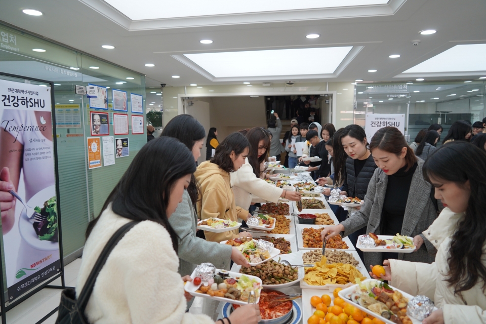 삼육보건대학교가 30일 ‘건강하SHU프로젝트-건강밥상’ 행사를 진행했다.