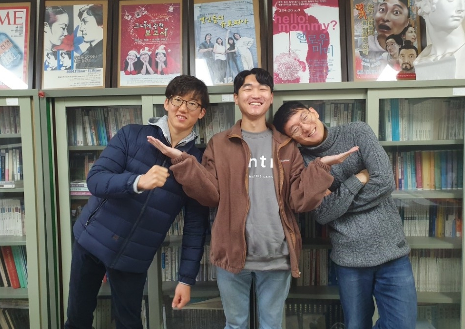미디어문예창작학과 학생들이 MBC 시민의 비평상에서 수상했다(왼쪽부터 우태희, 여인옥, 윤여빈씨).