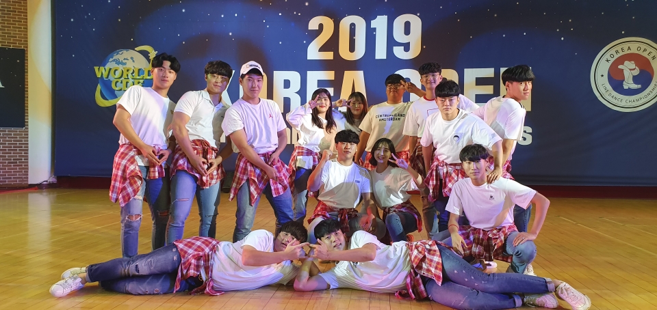 레저스포츠과가 9~10일 이틀간 여주대학교 용마체육관에서 열린 ‘2019 코리아 오픈 라인댄스 챔피언십’ 대회에서 준우승을 차지했다.
