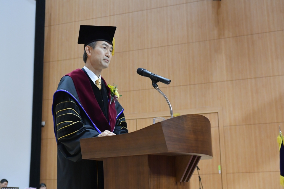 창원대가 20일 이호영 제8대 총장 취임식을 개최했다.