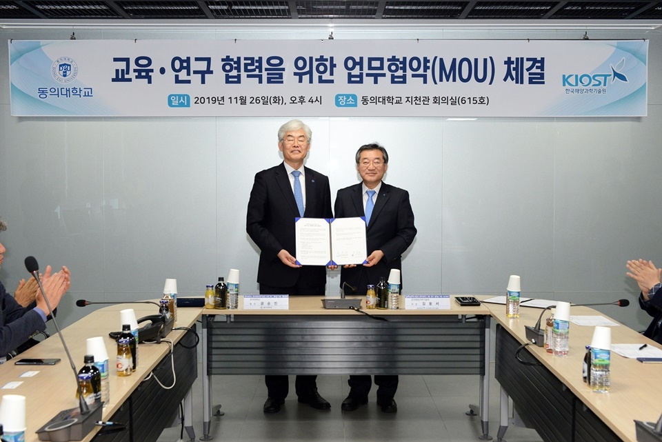 공순진 총장(왼쪽)과 김웅서 원장이 협약을 체결했다.