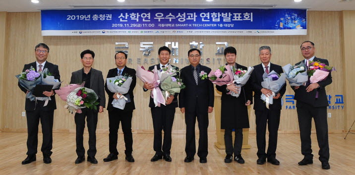 강진구 강동대학교 중소기업산학협력센터장이 중소벤처기업부 장관상을 수상했다.
