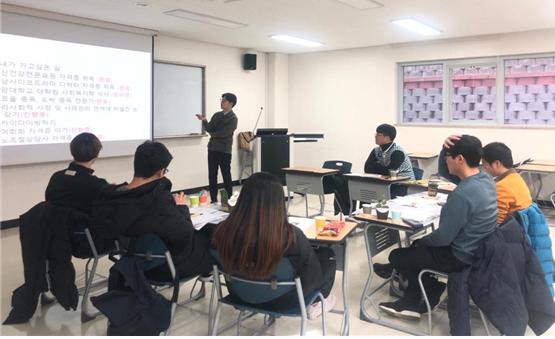김포대학교 대학일자리센터가 장애대학생들과 비장애대학생들이 함께 참여할 수 있는 취·창업 및 진로특화 지원프로그램 ‘나도 그래’를 실시했다.