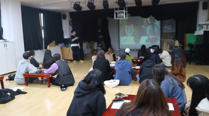 오산대학교 유아교육과 40명이 미술지도사 2급 자격증 과정에서 전원 취득했다.