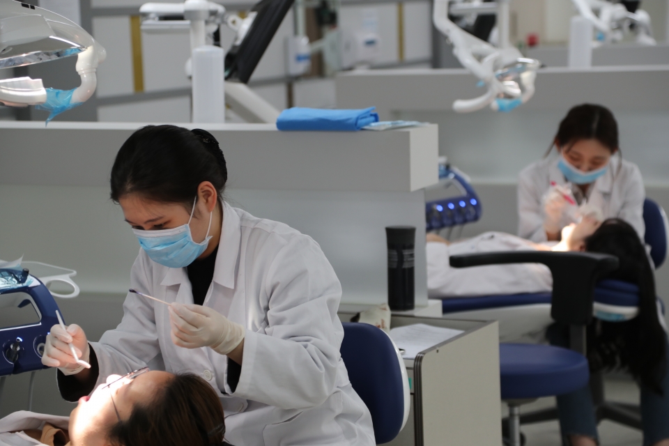 취위생과 학생들이 지난달 15일 한국보건의료인국가시험원에서 시행한 ‘제47회 치과위생사 국가시험’에서 응시자 50명 전원이 시험에 합격했다.