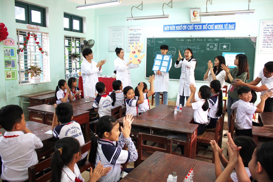 국제개발협력 이해증진사업의 일환으로 간호학과 학생들이 2일부터 7일까지 베트남 후에의과대학교에서 봉사활동을 펼쳤다.