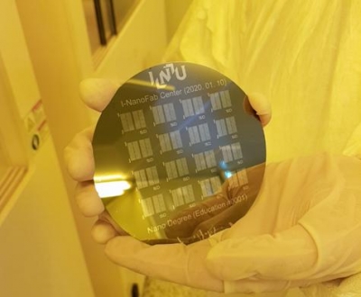I-NanoFab 센터내 공정 실습을 통해서 제작된 '4 인치 기반의 산화물 반도체 기반 64000개의 트랜지스터 집적화 공정' 완성 이미지