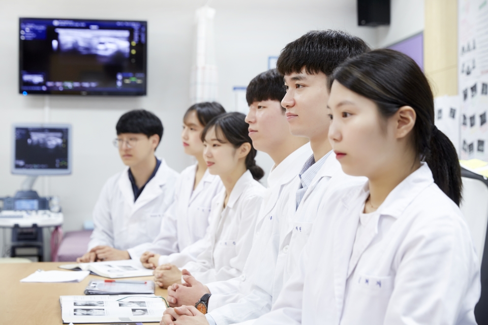 안산대학교는 융‧복합 창의인재 양성을 위해 웰니스 ICT 융합 트랙에 적합한 16개 융합전공 교과목을 개발해 2020학년도 역량기반 교육과정에 반영했다.