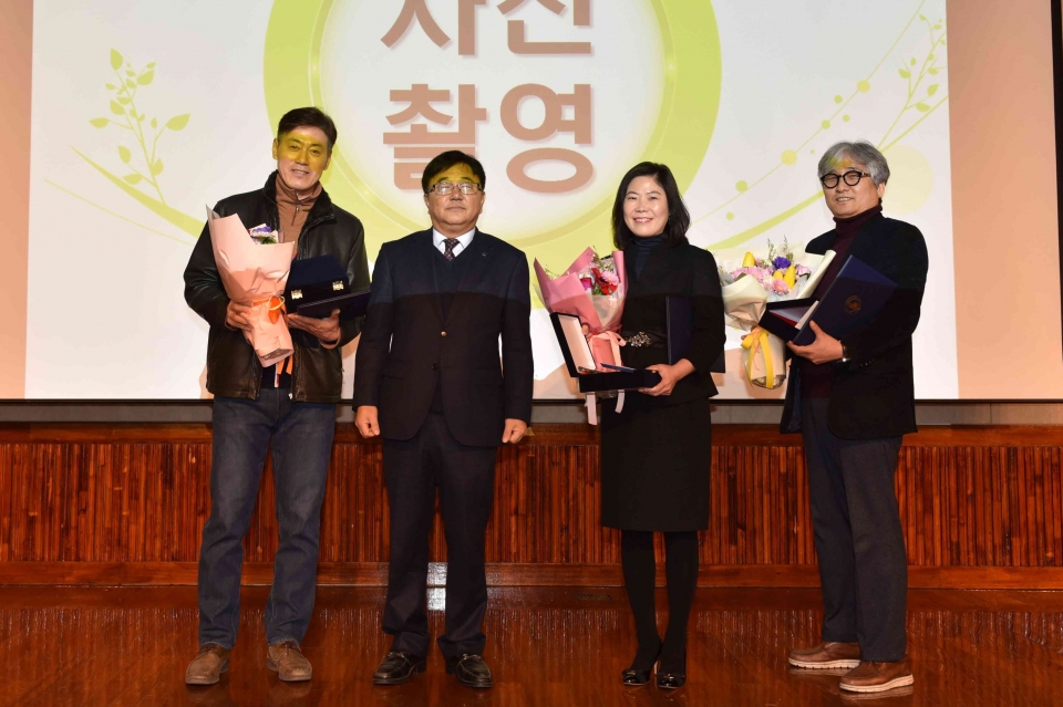 오산대 교수학습지원센터가 13일 교직원회의에서 전체 교직원이 참석한 가운데 2019학년도 강의우수교원 시상식을 개최했다.