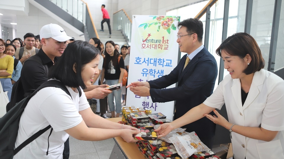 유학생 한국 명절 음식 나눔 행사.