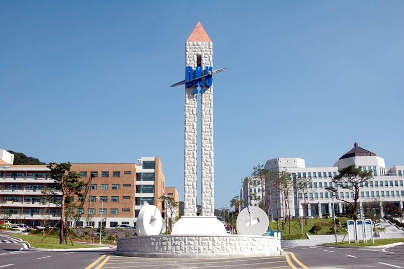 단국대 죽전캠퍼스 상징탑.